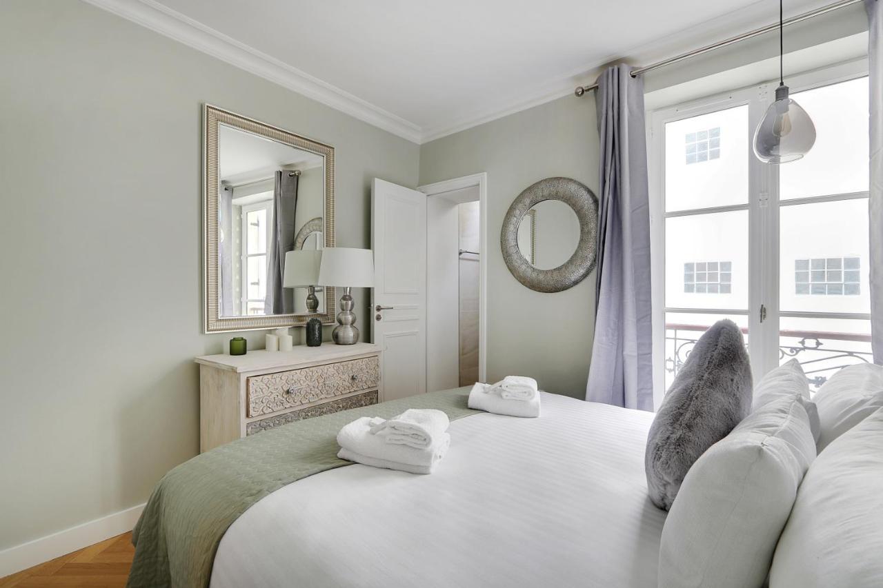 Pick A Flat's In Montmartre - Rue Lepic * Parijs