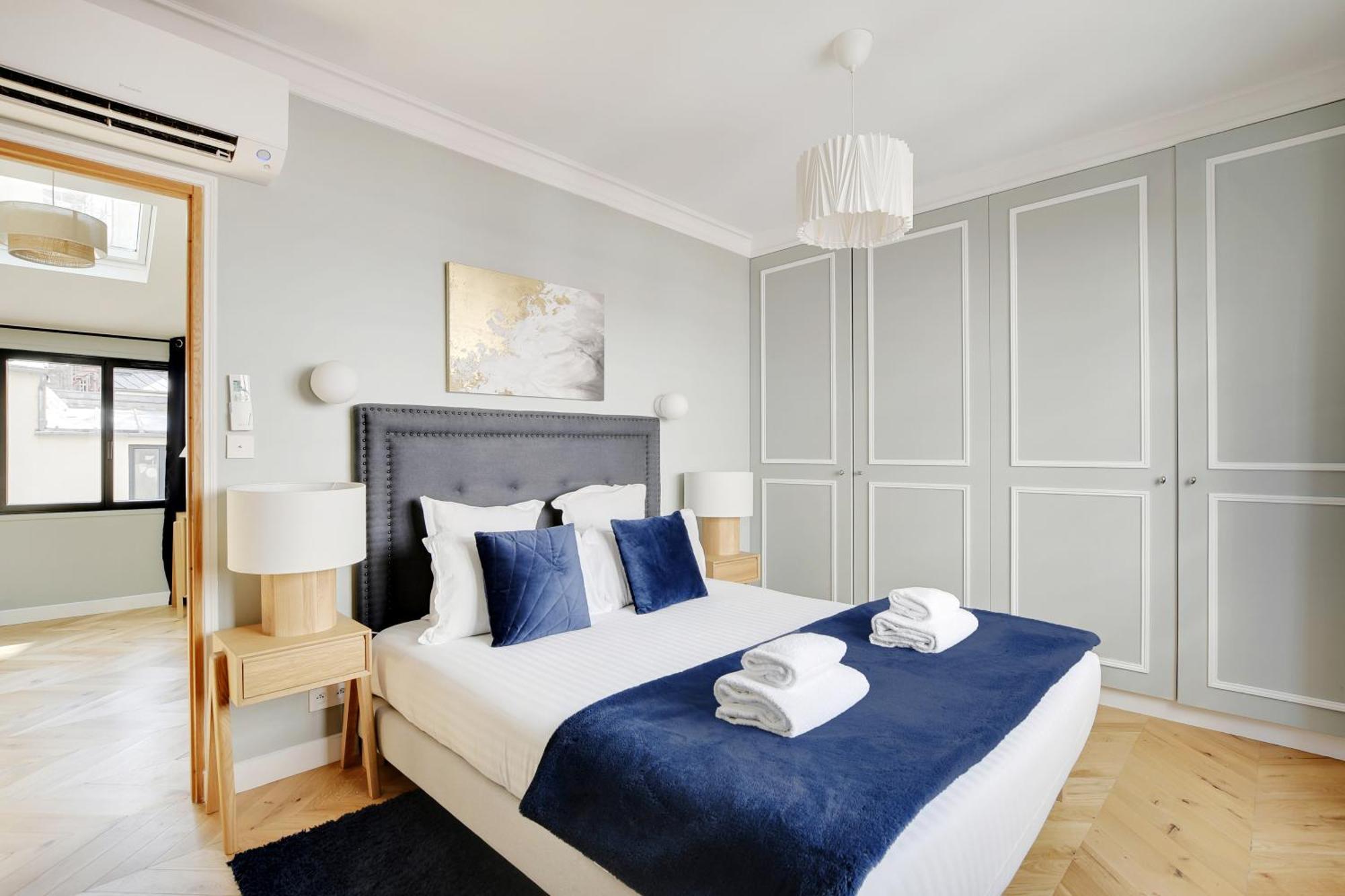 Pick A Flat's In Montmartre - Rue Lepic Parijs